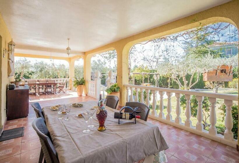 Gorgeous Home In Urbanización La Sima