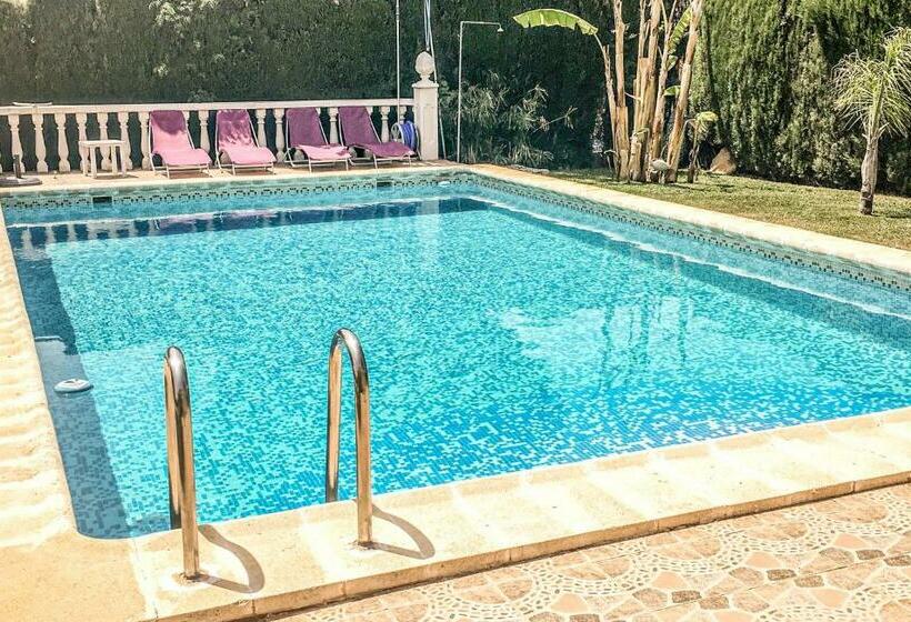 Gorgeous Home In Urbanización La Sima