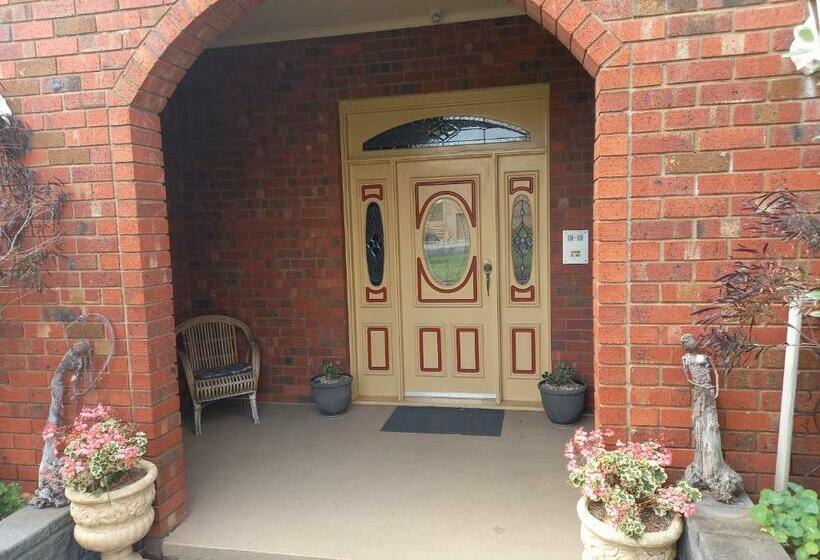 Central To Cbd Cosheirm Apartments On Merri