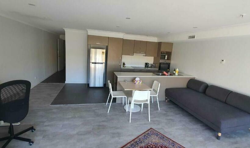 Dana Cozy Apartment With Shared Entry In The City