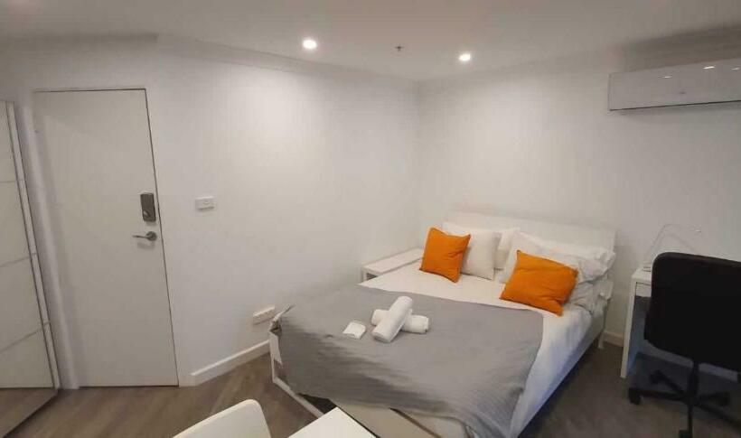 Dana Cozy Apartment With Shared Entry In The City