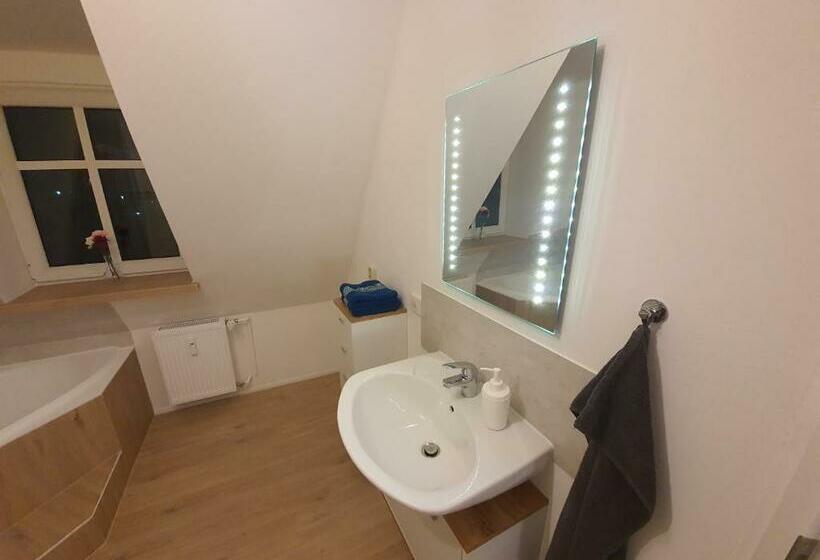 Gemütliche Dachwohnung Mit Kleiner Oder Großer Dachterrasse Nebeneinander