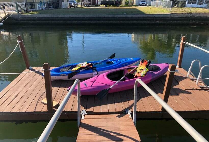 Paradise Vacation Home Waterfront With Boat