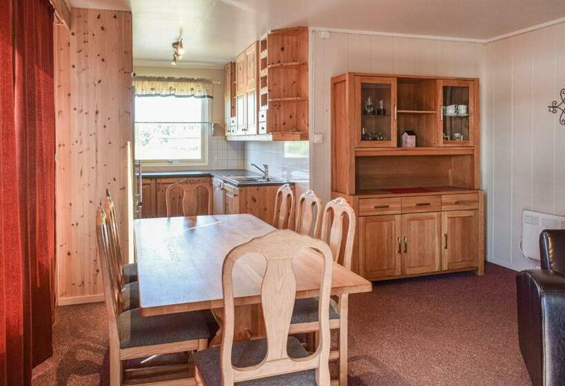 3 Bedroom Stunning Apartment In Sjusjøen