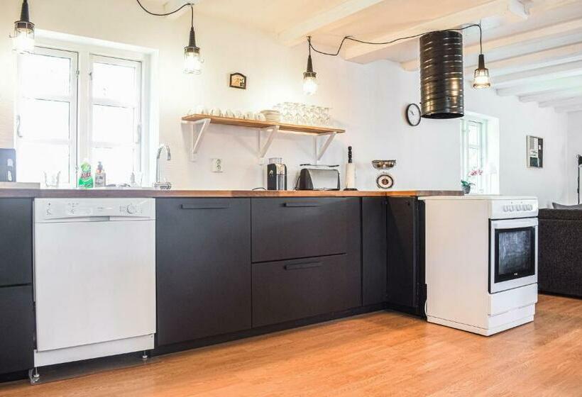 5 Bedroom Lovely Home In Tving