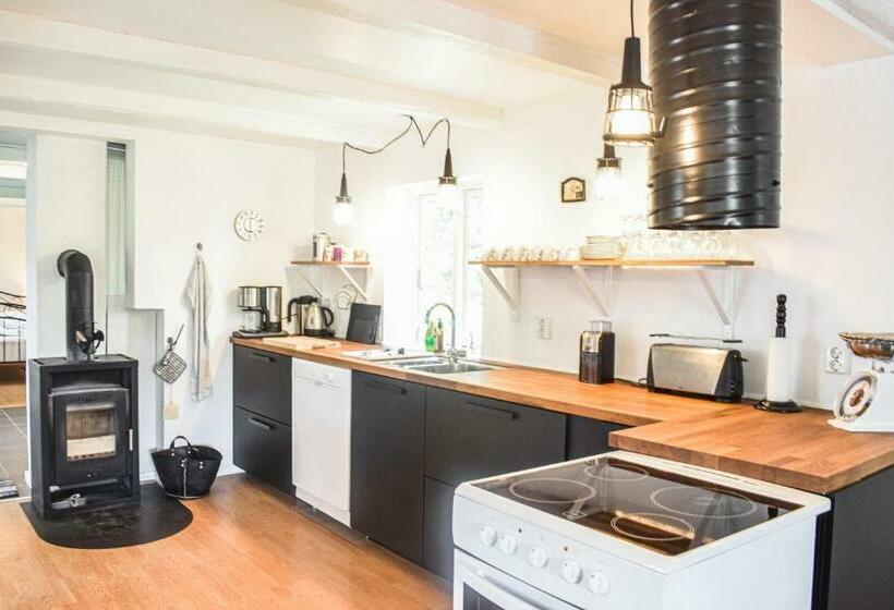 5 Bedroom Lovely Home In Tving