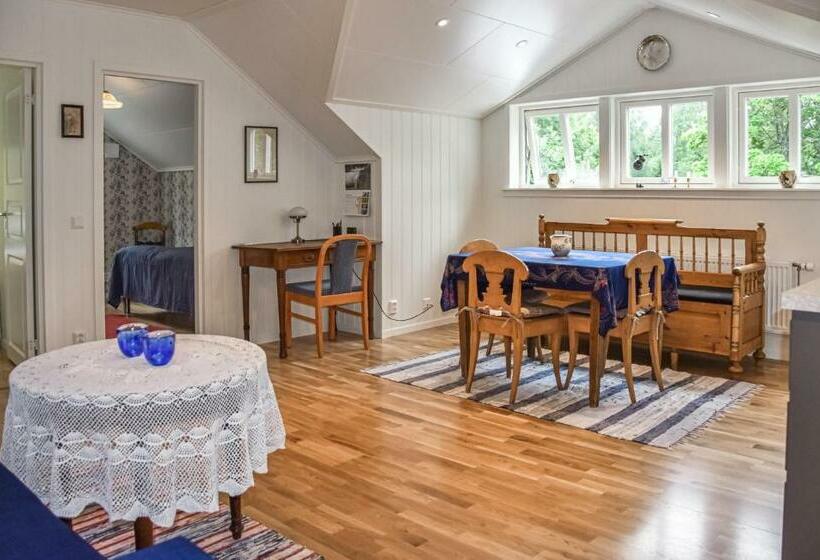 2 Bedroom Cozy Apartment In årjäng