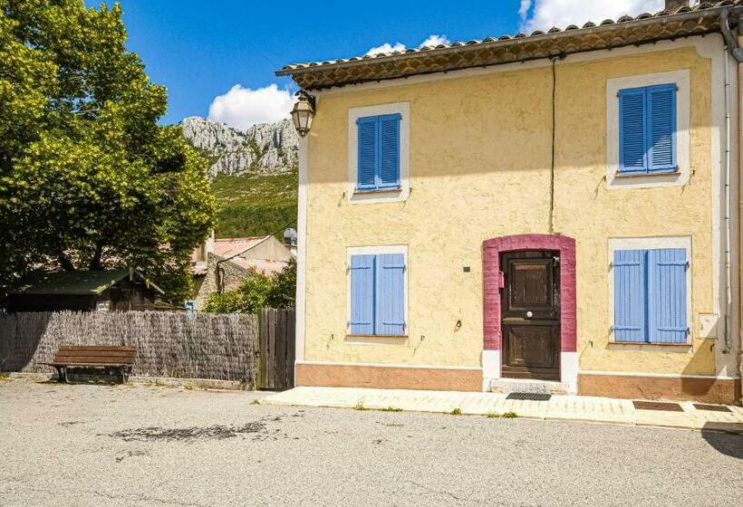 Stunning Home In Andon With Kitchen