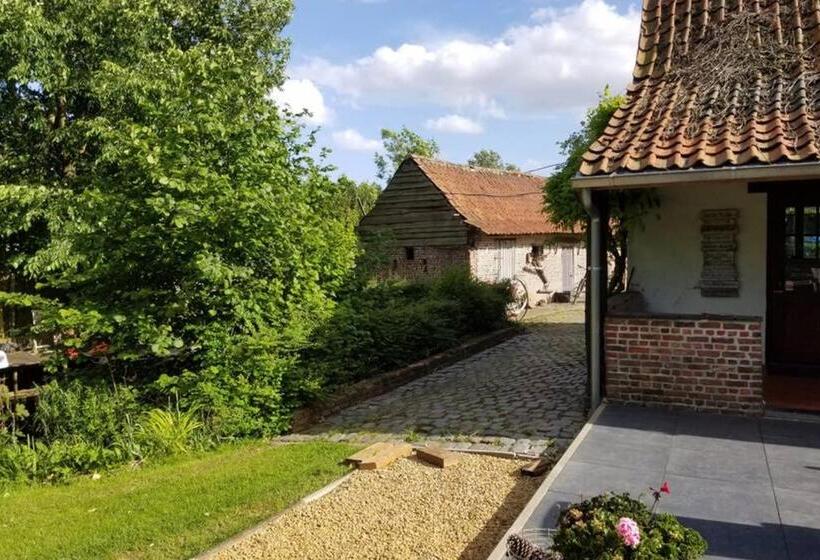 Cozy Studio On A Quaint Farm