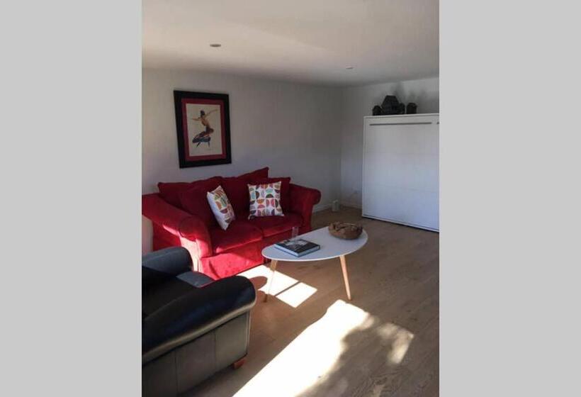 Cozy Studio On A Quaint Farm