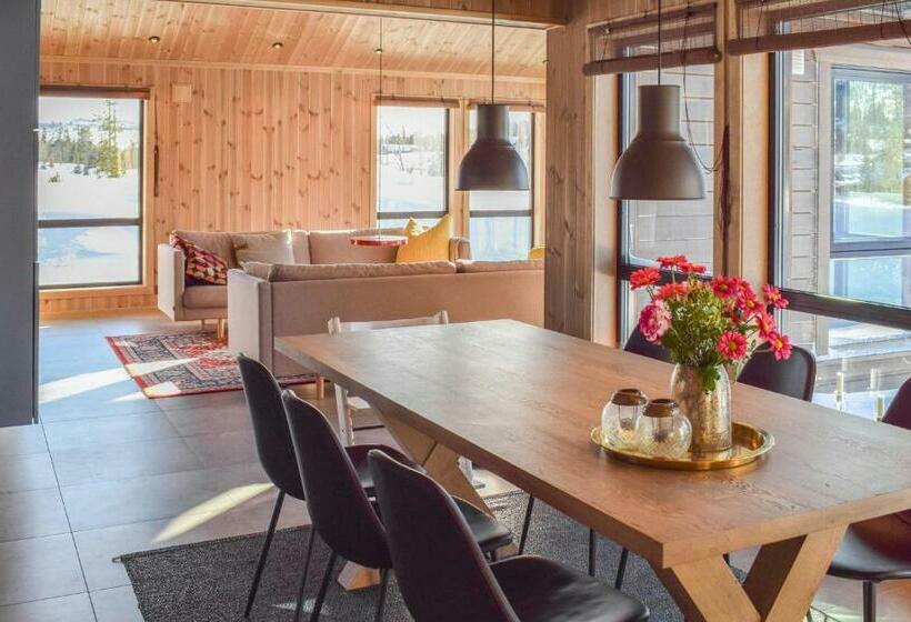 Amazing Home In Flå With Wifi
