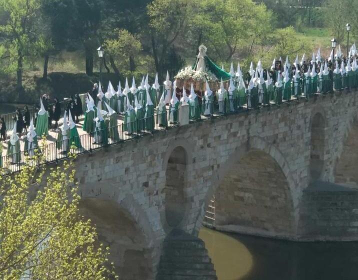 A Los Ojos Del Río Duero