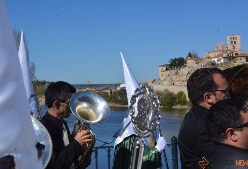 A Los Ojos Del Río Duero