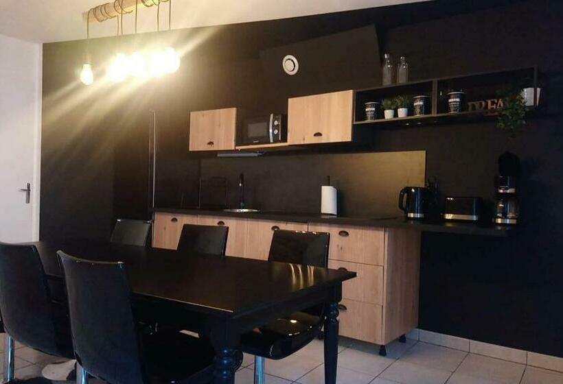 Charmante Maison Dans Petite Citée De Caractère 13km Du Zoo