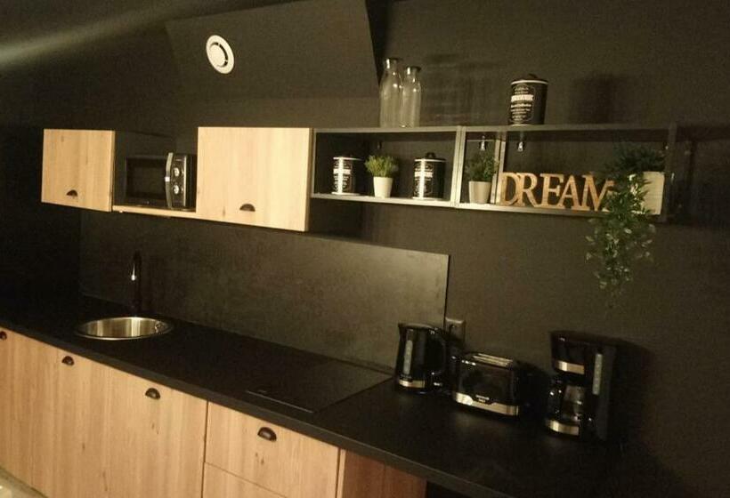 Charmante Maison Dans Petite Citée De Caractère 13km Du Zoo