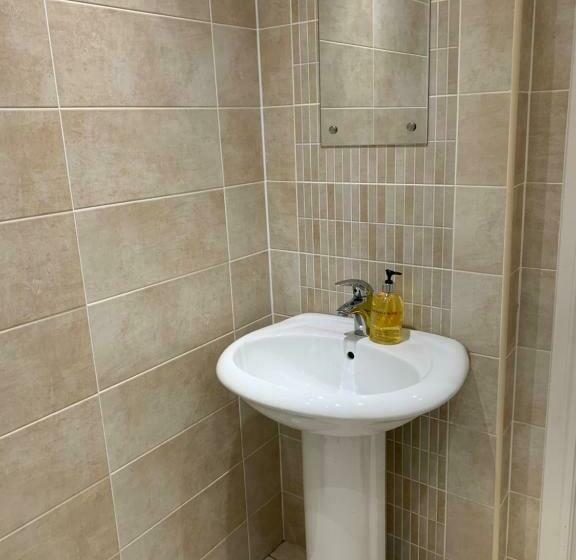 Dunfermline Gf Flat, 5 Min Walk To Train St. And High St