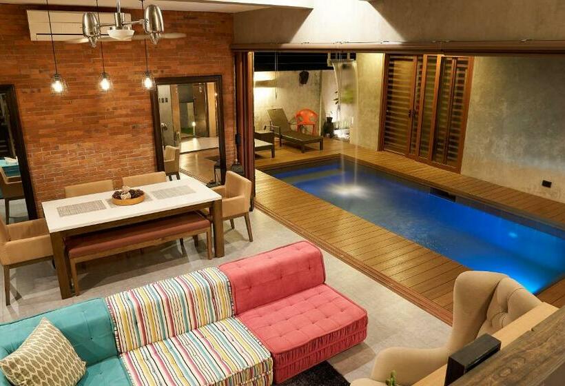 Isla Villa 1 Amazing Waterfall Pool House Near Beach, Bars & Restaurants