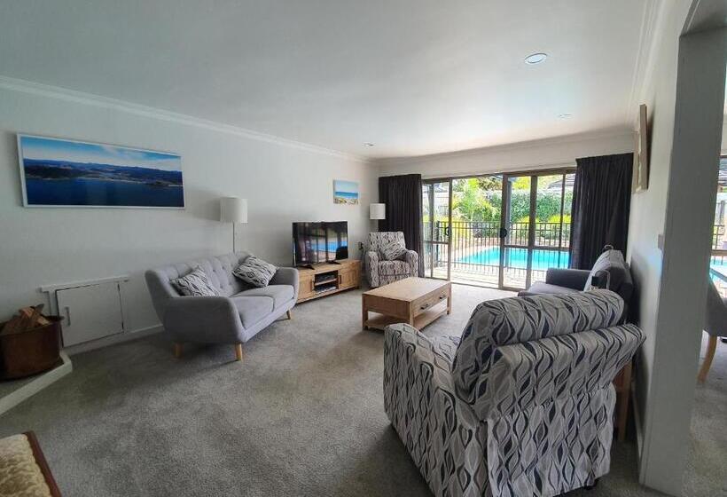 Kerikeri Central House