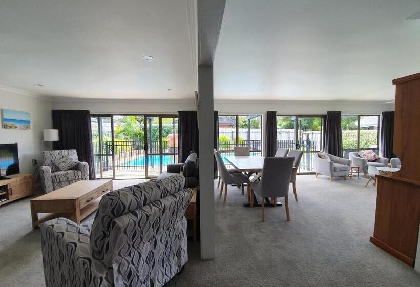 Kerikeri Central House