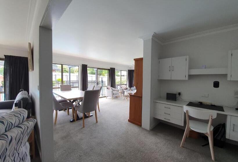 Kerikeri Central House