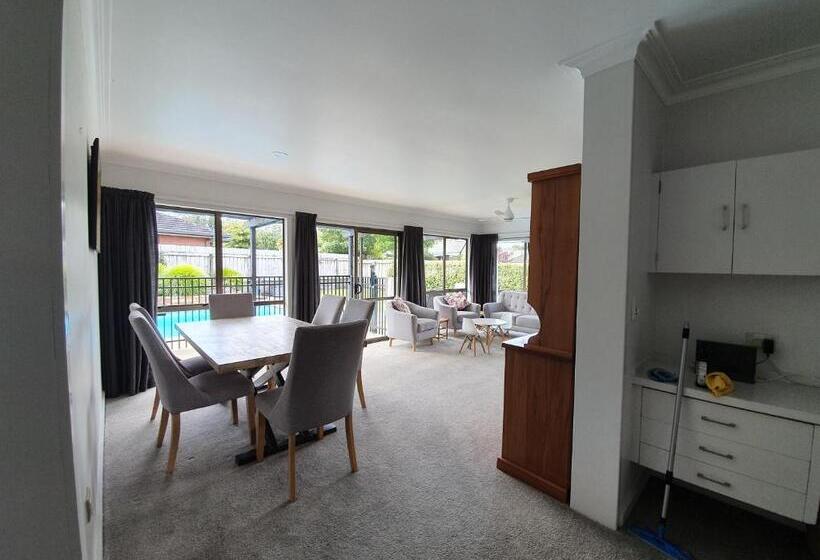 Kerikeri Central House