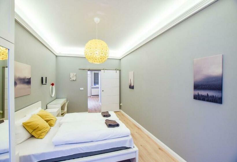 Riverside Apartment In Downtown