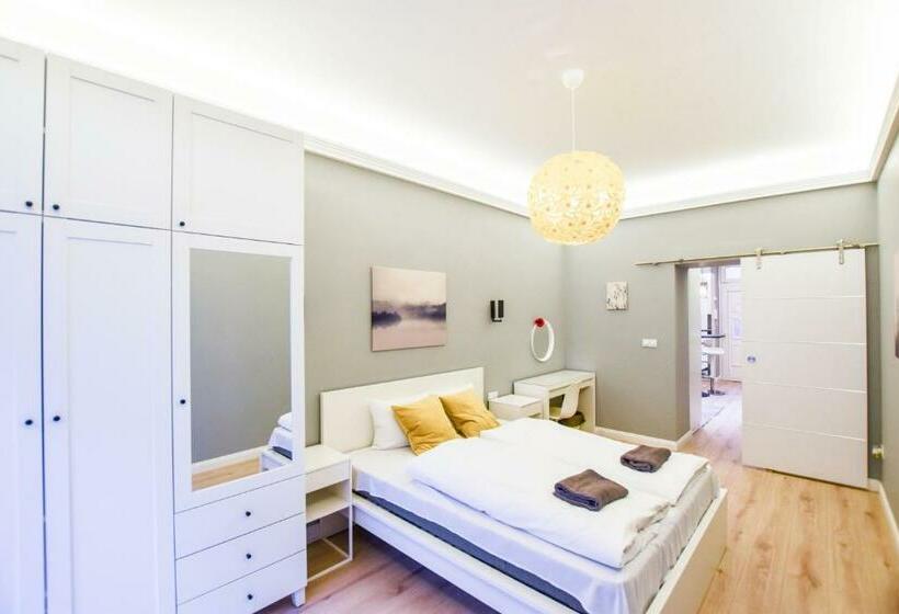 Riverside Apartment In Downtown