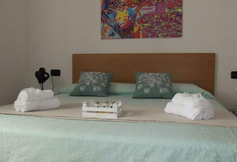 Yellow House Cir 12040