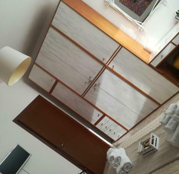 Yellow House Cir 12040