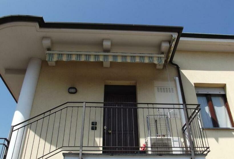 Yellow House Cir 12040