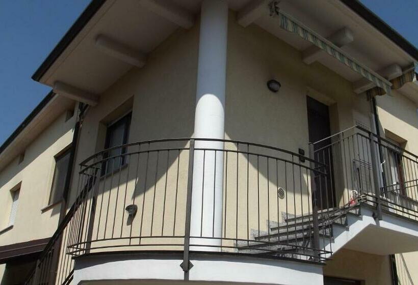 Yellow House Cir 12040