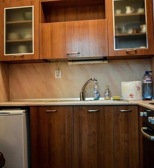 булевард „демокрация“ апартамент златна рибка