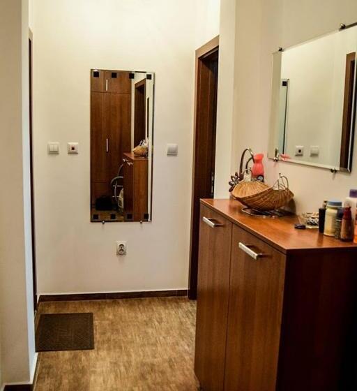 булевард „демокрация“ апартамент златна рибка