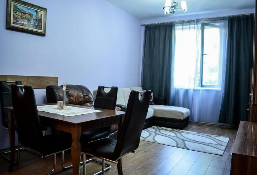 булевард „демокрация“ апартамент златна рибка