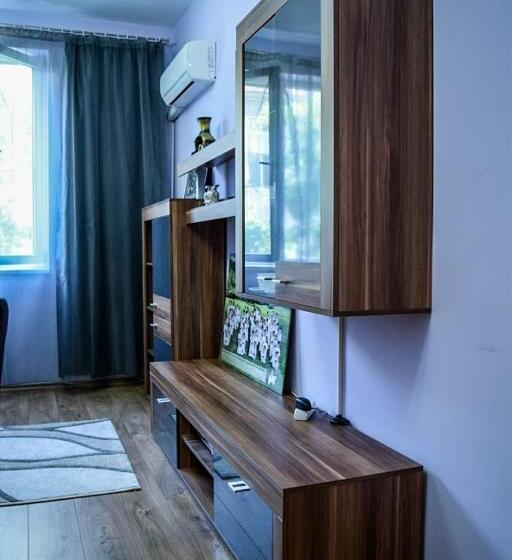 булевард „демокрация“ апартамент златна рибка