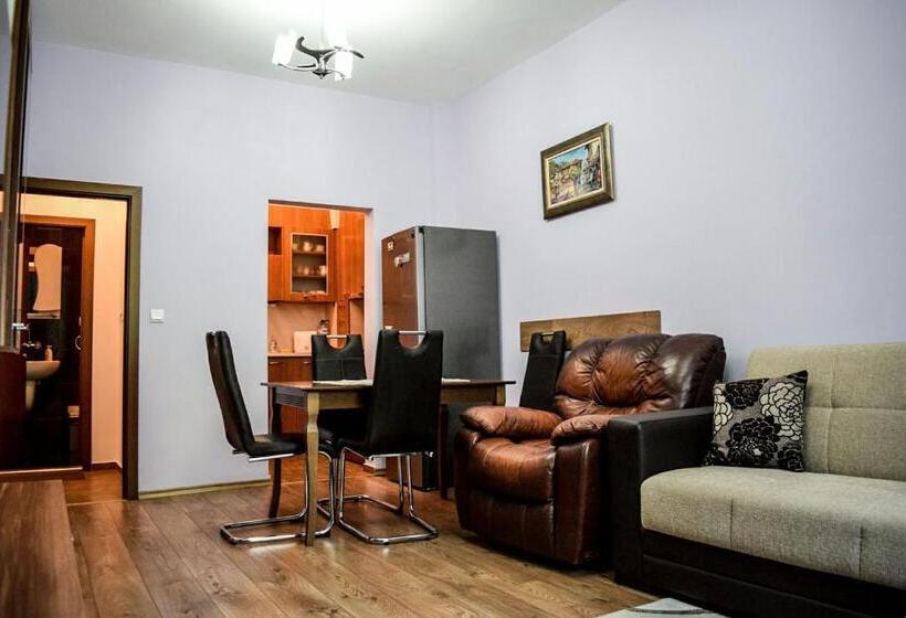 булевард „демокрация“ апартамент златна рибка