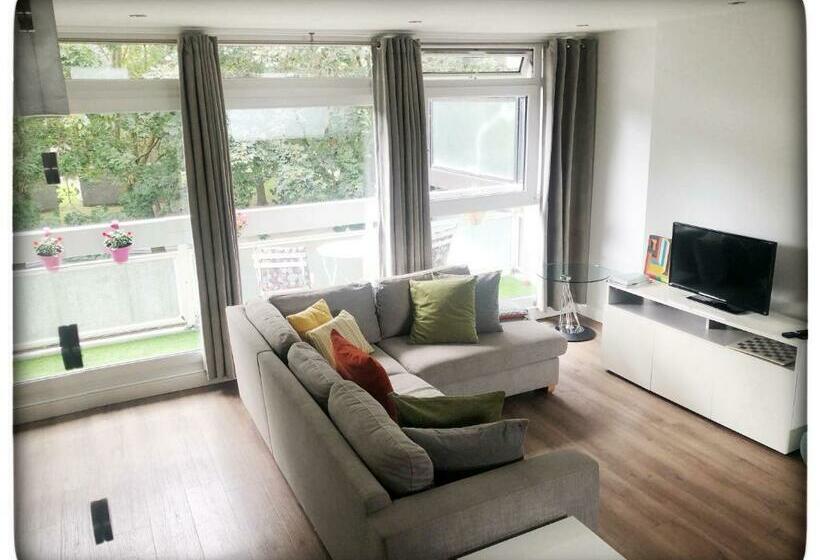 Authentic Battersea Experience