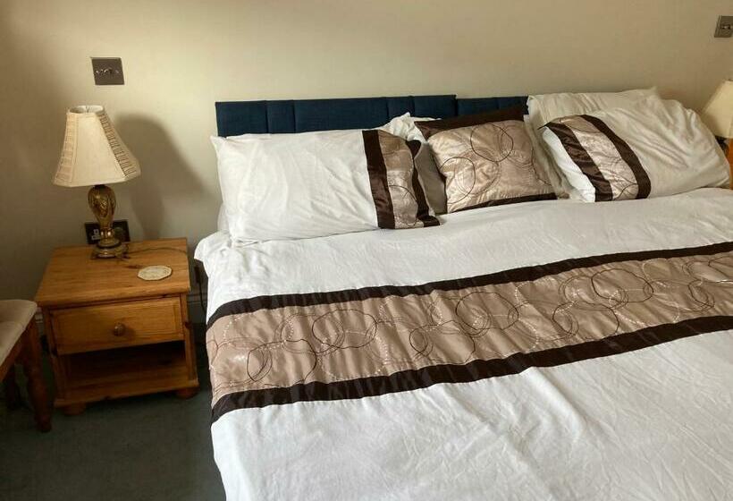 Broxbourne Two Bedroom Apartment Close To Amenities