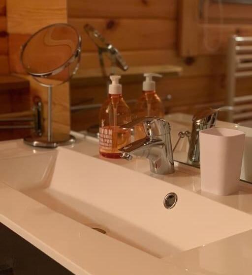 Chalet Le Familial   Spa & Sauna   Serviettes   Peignoirs   Lits Faits   Ménage Inclus