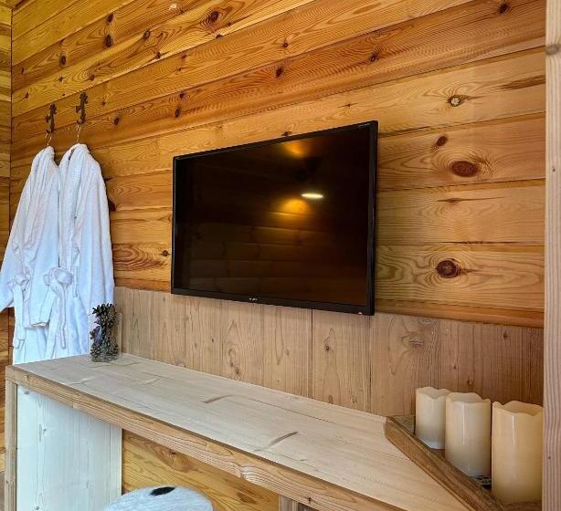 Chalet Le Familial   Spa & Sauna   Serviettes   Peignoirs   Lits Faits   Ménage Inclus