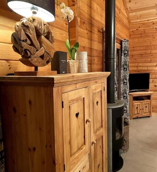 Chalet Le Familial   Spa & Sauna   Serviettes   Peignoirs   Lits Faits   Ménage Inclus