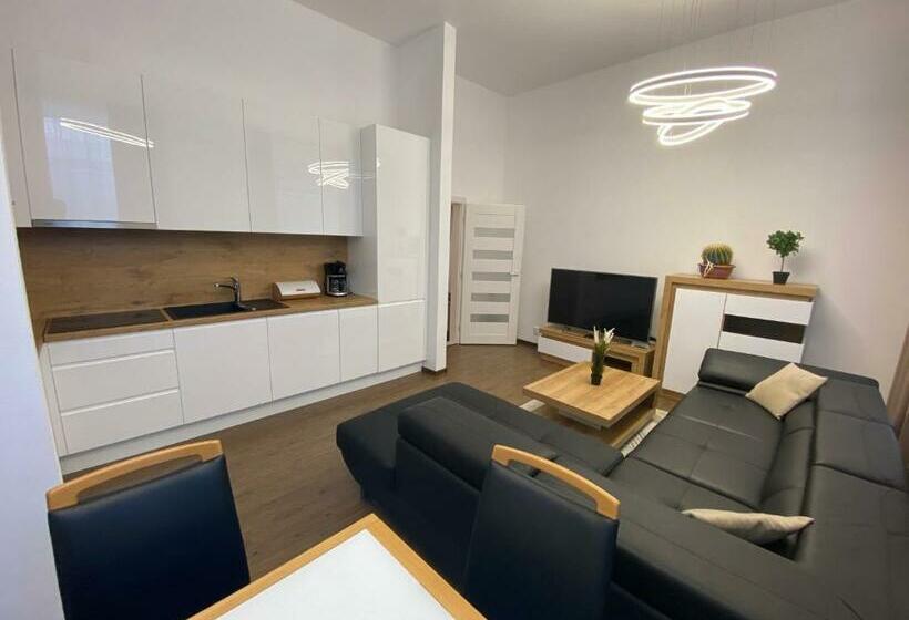 Classy Times   City Centre   Private Parking   Sunny Apartment