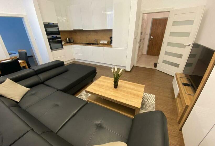 Classy Times   City Centre   Private Parking   Sunny Apartment