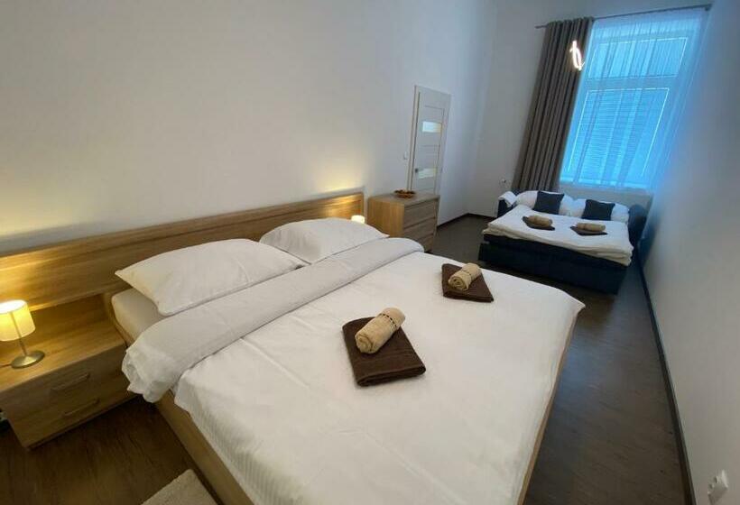 Classy Times   City Centre   Private Parking   Sunny Apartment