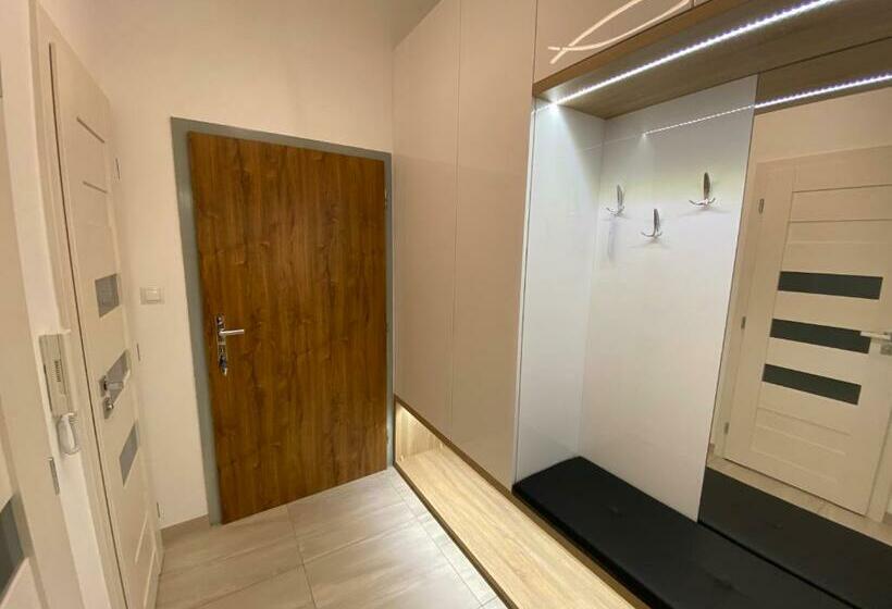 Classy Times   City Centre   Private Parking   Sunny Apartment