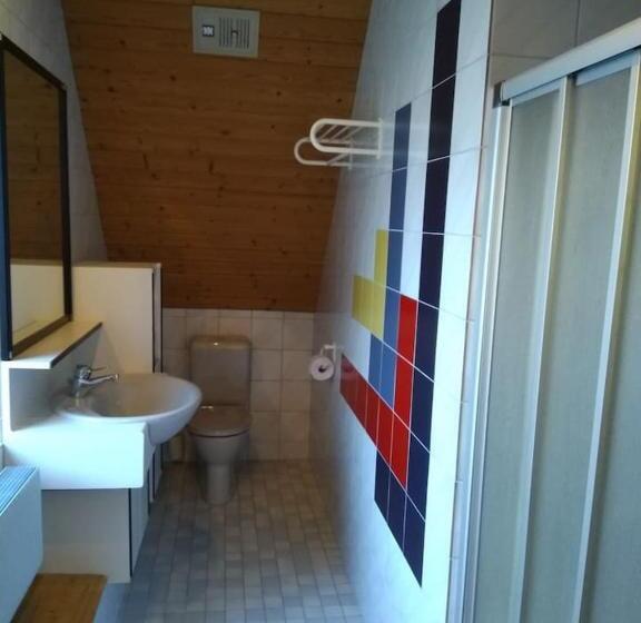 Pool, Pokale, Sauna, Billard, Kirche U. Viel Natur