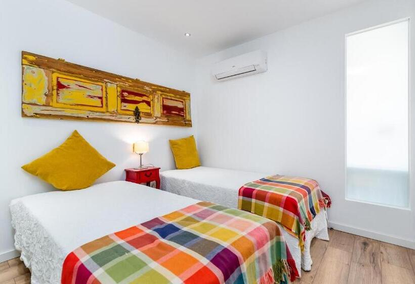 T2 Tiles Apartment Estoril