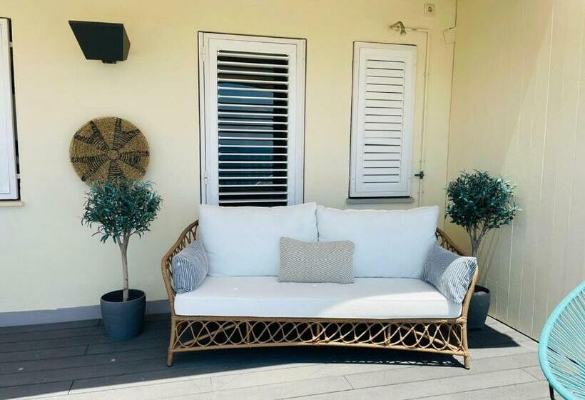 ático Con Fantásticas Vistas Al Mar Y La Iglesia