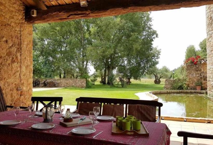 Casa Rural Con Jardín Privado