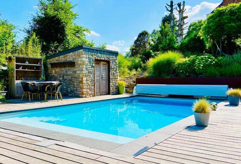 Juste à Côté, Maison De Caractère Avec Piscine